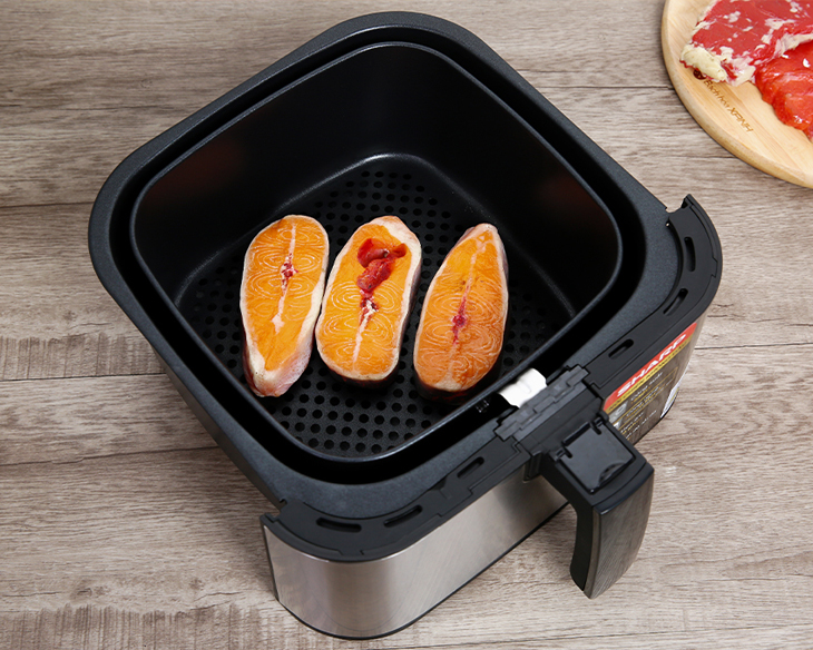 Nồi chiên không dầu Sharp KF-AF70EV-ST 7 lít giá tốt Nồi chiên không dầu Sharp KF-AF70EV-ST 7 lít giá tốt - góc nhìn 5