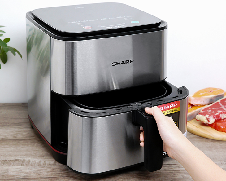Nồi chiên không dầu Sharp KF-AF70EV-ST 7 lít giá tốt Nồi chiên không dầu Sharp KF-AF70EV-ST 7 lít giá tốt - góc nhìn 3