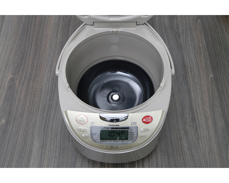 Nồi cơm cao tần Toshiba 1.8 lít RC-18RH(CG)VN chính hãng Nồi cơm cao tần Toshiba 1.8 lít RC-18RH(CG)VN chính hãng - góc nhìn 3